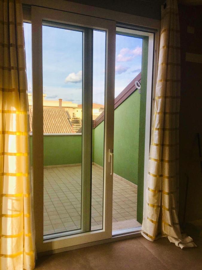 Residenza Elena Lägenhet Rimini Exteriör bild