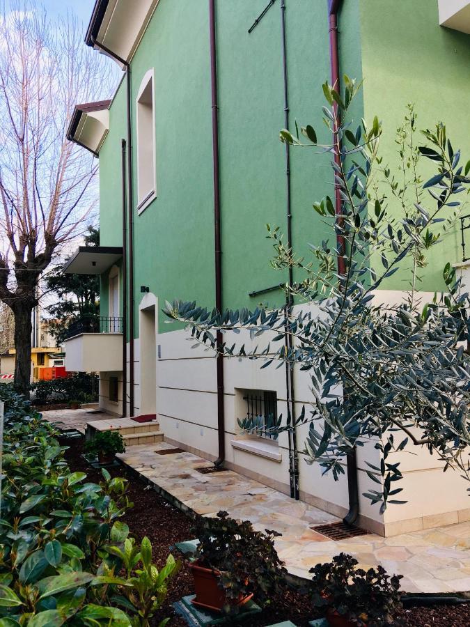 Residenza Elena Lägenhet Rimini Exteriör bild