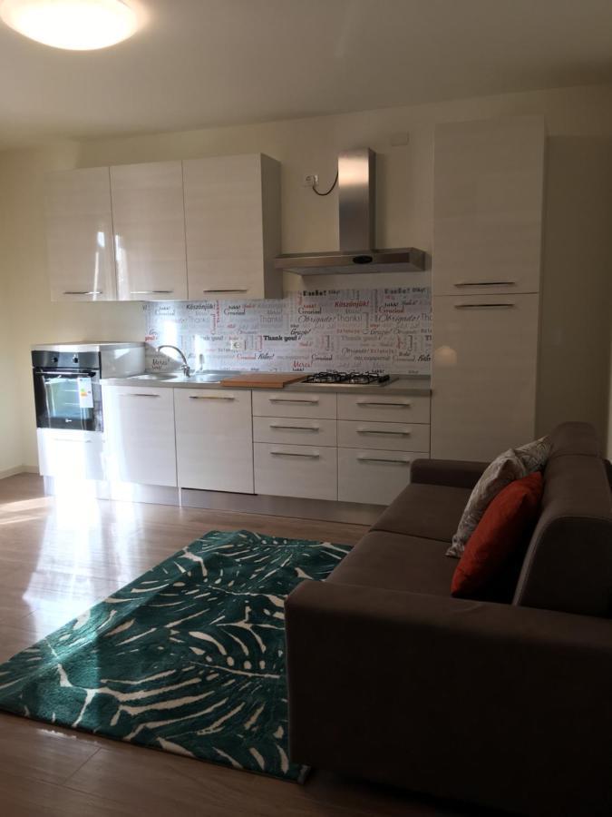Residenza Elena Lägenhet Rimini Exteriör bild