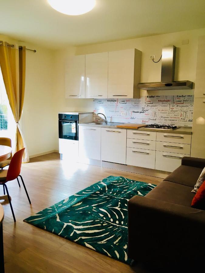 Residenza Elena Lägenhet Rimini Exteriör bild