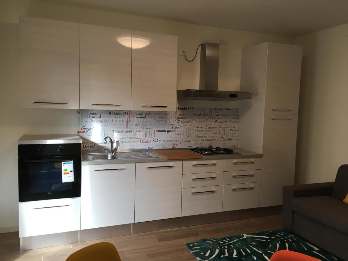 Residenza Elena Lägenhet Rimini Exteriör bild