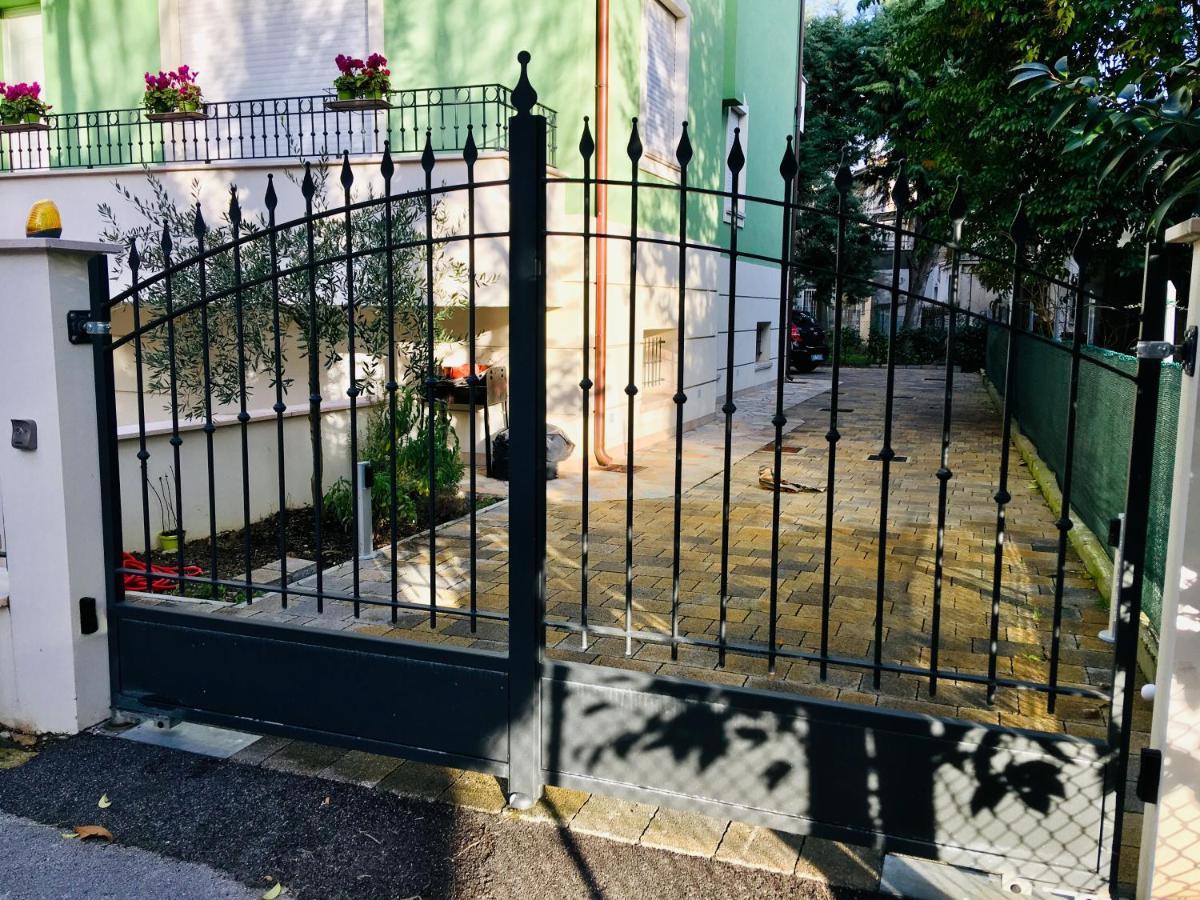 Residenza Elena Lägenhet Rimini Exteriör bild