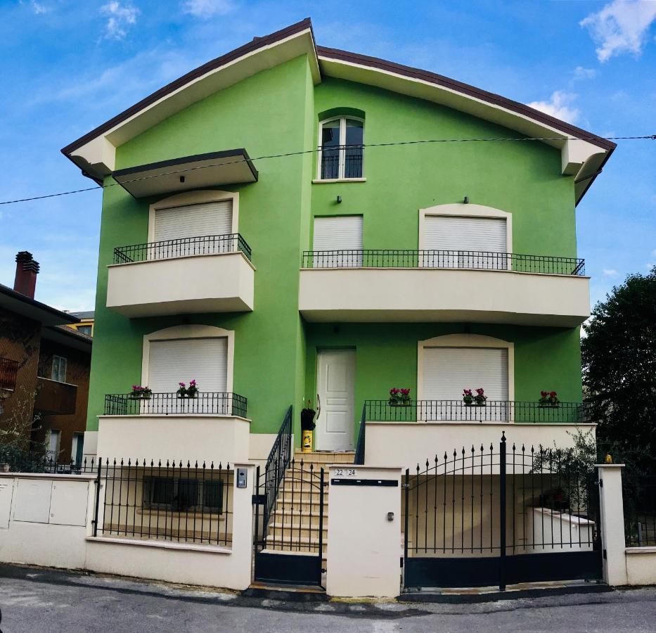 Residenza Elena Lägenhet Rimini Exteriör bild